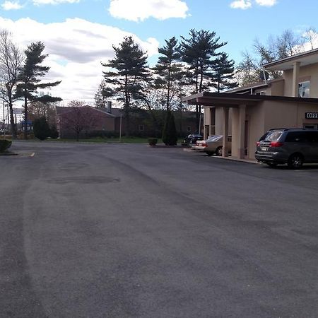 Colonade Motel East Windsor Dış mekan fotoğraf